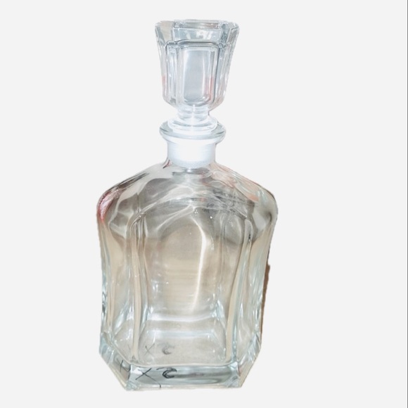 Decanter crystal heavy with stopper Perfect for wine whiskey favorite libations - Picture 2 of 13
